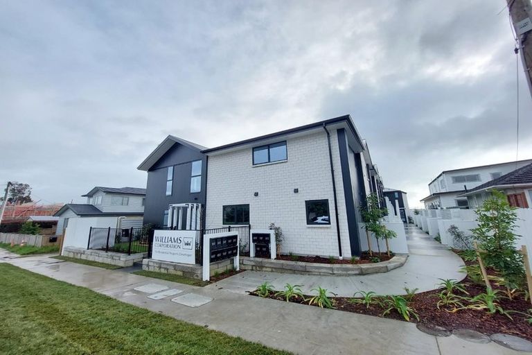 Photo of property in 2/87 Taikata Road, Te Atatu Peninsula, Auckland, 0610