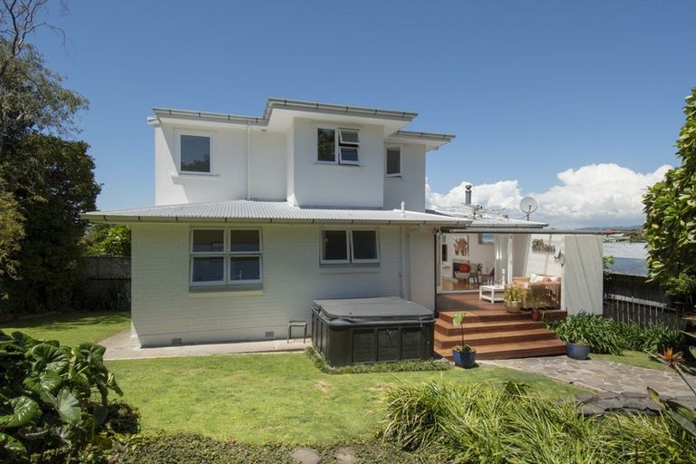 Photo of property in 114 Harbour View Road, Omokoroa, 3114