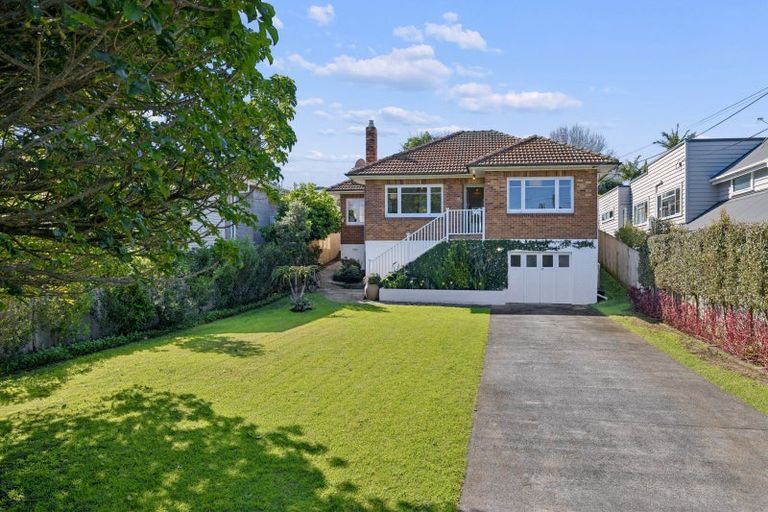Photo of property in 12 Wairoa Road, Narrow Neck, Auckland, 0624