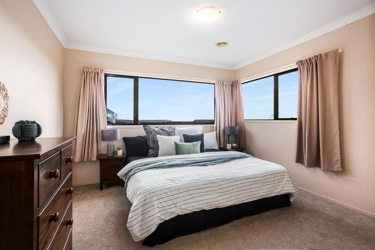 Photo of property in 9 Aspiring Terrace, Aotea, Porirua, 5024