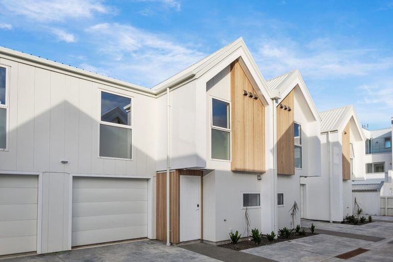 Photo of property in 2/186 Edgeware Road, Edgeware, Christchurch, 8013