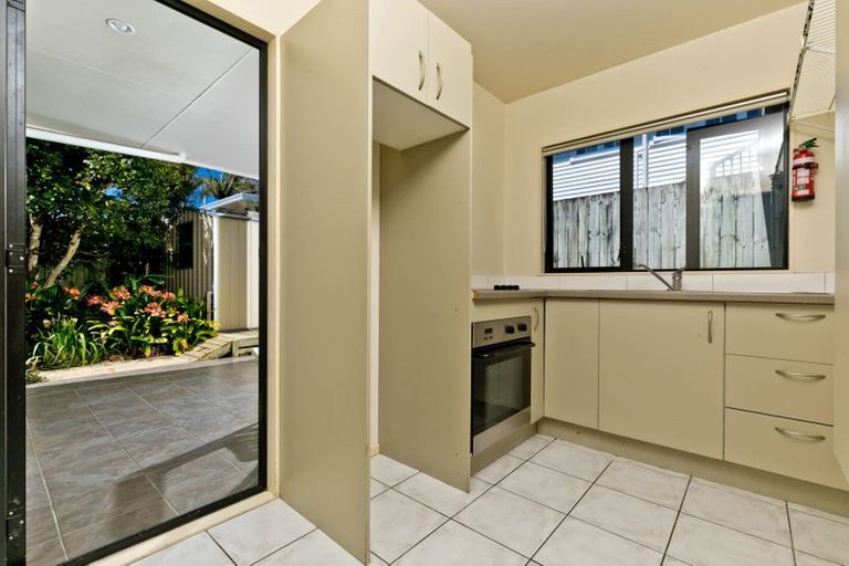 Photo of property in 2/17 Sartors Avenue, Northcross, Auckland, 0630