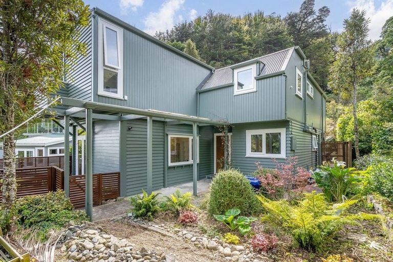 Photo of property in 39 Kotari Road, Days Bay, Lower Hutt, 5013