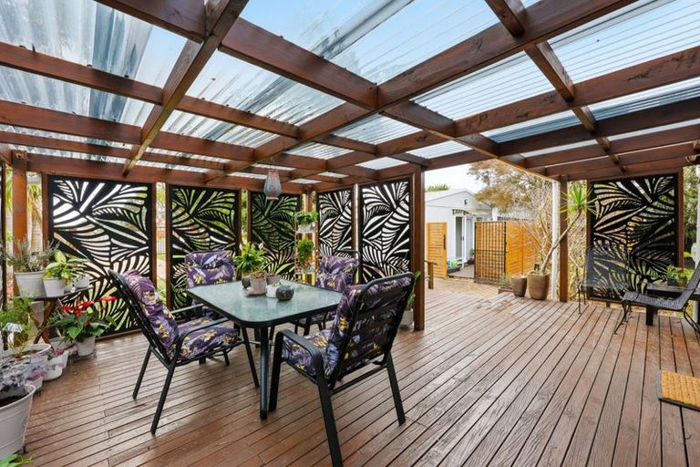 Photo of property in 100 Torkar Road, Clarks Beach, 2122