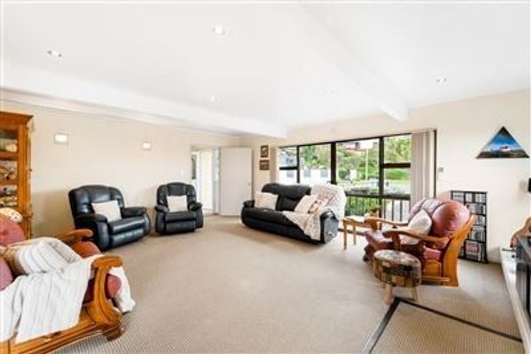 Photo of property in 43 Redwing Street, Browns Bay, Auckland, 0630