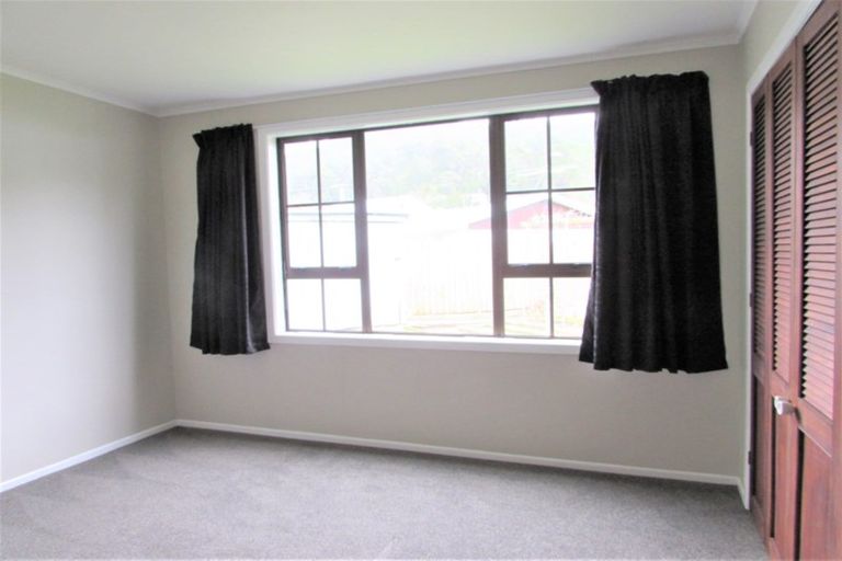 Photo of property in 414 Stokes Valley Road, Stokes Valley, Lower Hutt, 5019