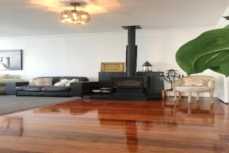 Photo of property in 15 Collins Street, Hawera, 4610