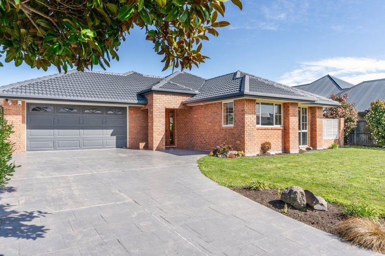 Photo of property in 72 Broadhaven Avenue, Parklands, Christchurch, 8083