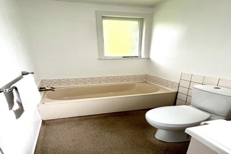 Photo of property in 1/195 Godley Road, Titirangi, Auckland, 0604