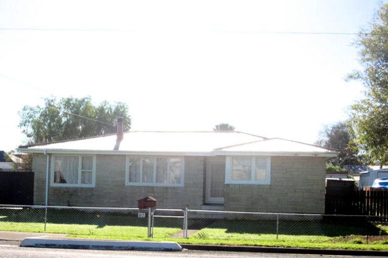 Photo of property in 2/87 Russell Road, Manurewa, Auckland, 2102