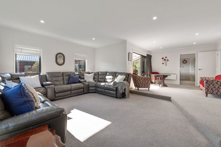 Photo of property in 64 Karina Road, Merrilands, New Plymouth, 4312