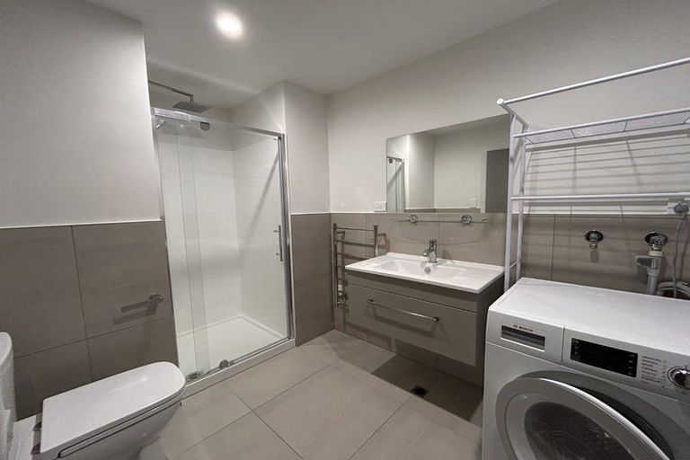 Photo of property in Wyndham Gardens Apartments, 30 Red Oaks Drive, Frankton, Queenstown, 9300