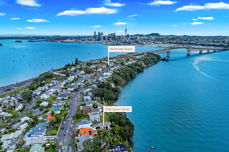 Photo of property in 2/102 Queen Street, Northcote Point, Auckland, 0627