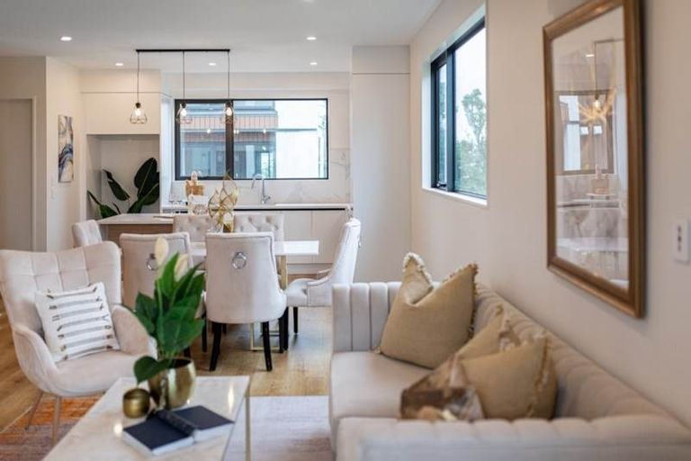 Photo of property in 1/16 Williamson Avenue, Belmont, Auckland, 0622