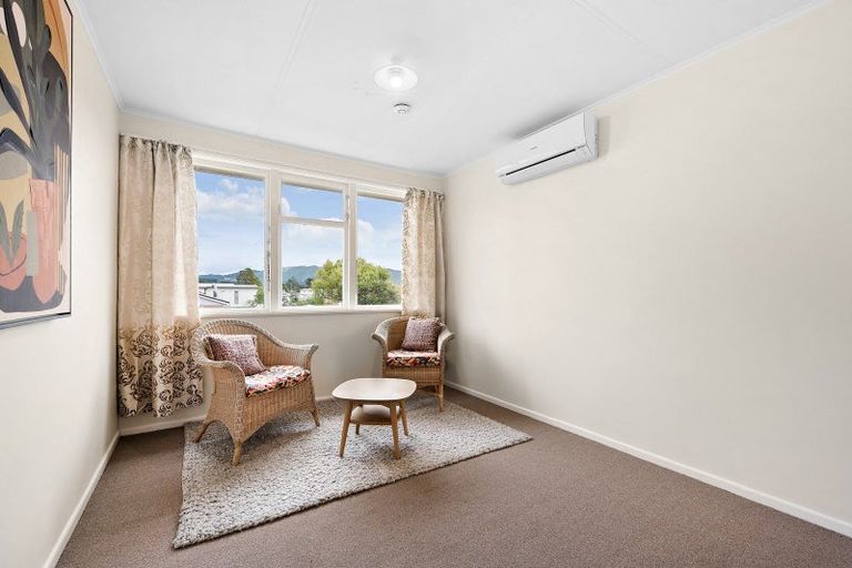 Photo of property in 49 Astrolabe Street, Cannons Creek, Porirua, 5024