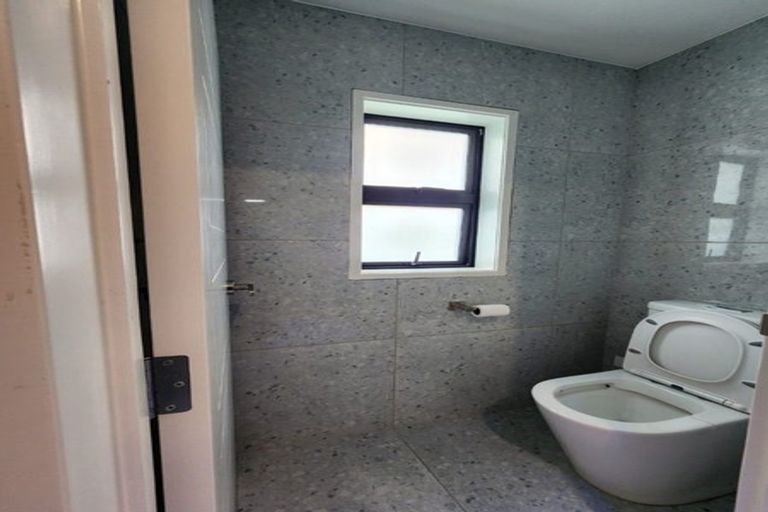 Photo of property in 128b Hutchinsons Road, Bucklands Beach, Auckland, 2014