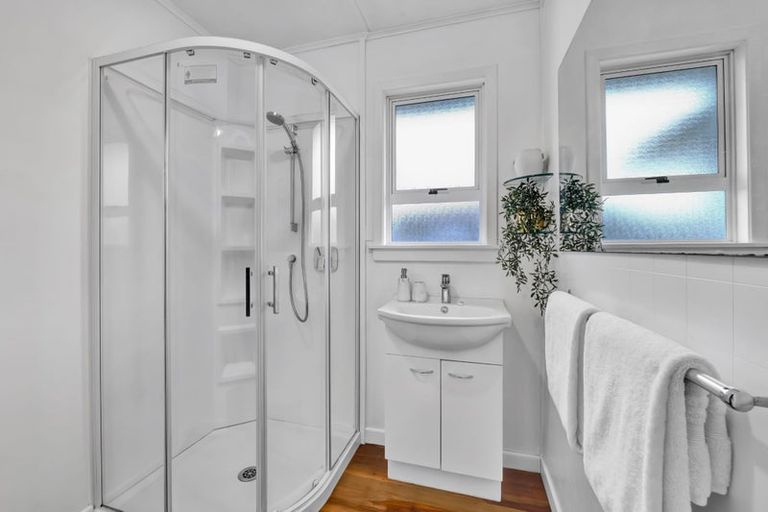 Photo of property in 62 Awanui Street, Merrilands, New Plymouth, 4312