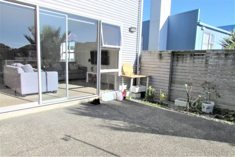 Photo of property in 64 Saddleback Grove, Karori, Wellington, 6012