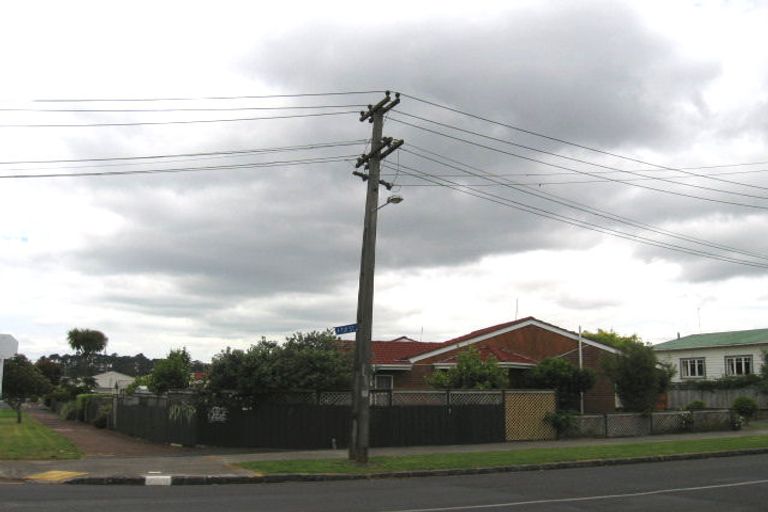 Photo of property in 21 Walmer Road, Point Chevalier, Auckland, 1022