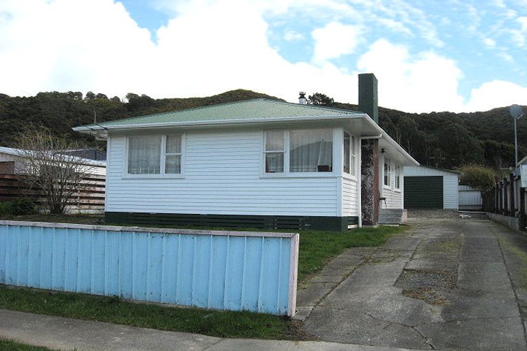 Photo of property in 233 Wellington Road, Wainuiomata, Lower Hutt, 5014