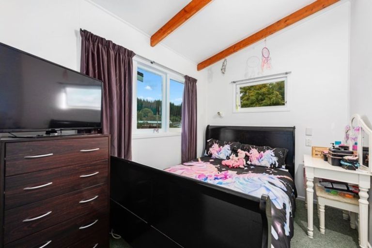 Photo of property in 11a Norana Road, Maoribank, Upper Hutt, 5018