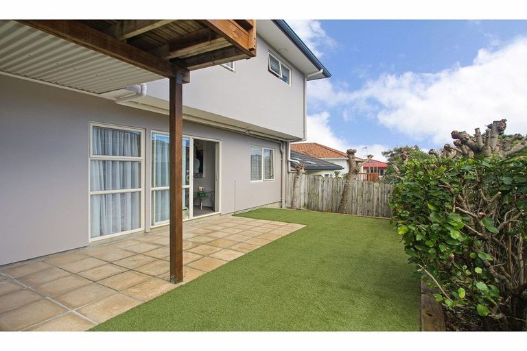 Photo of property in 78 Sunset Road, Unsworth Heights, Auckland, 0632