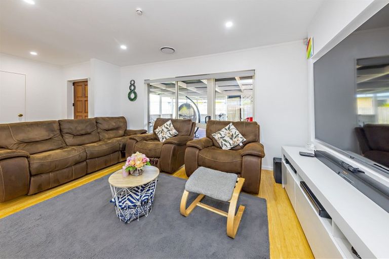 Photo of property in 14 Tonson Place, Weymouth, Auckland, 2103