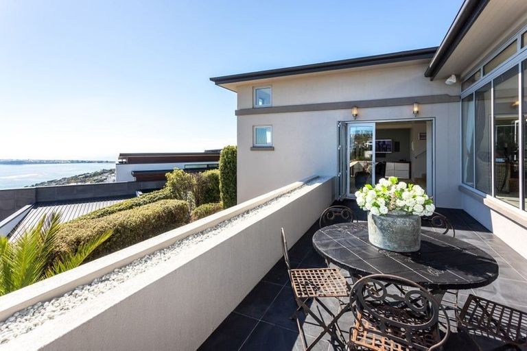 Photo of property in 2 Serenata Lane, Redcliffs, Christchurch, 8081