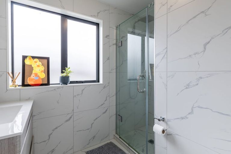 Photo of property in 10/66 Clayburn Road, Glen Eden, Auckland, 0602