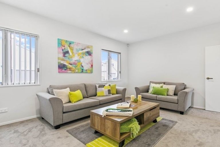 Photo of property in 11 Riroriro Close, Papakura, 2110