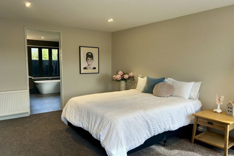 Photo of property in 5 Old Racecourse Road, Albert Town, Wanaka, 9305