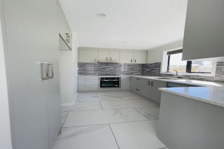 Photo of property in 32b Edinburgh Avenue, Rosehill, Papakura, 2113