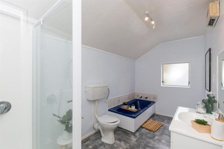 Photo of property in 18 Cambrian Street, Churton Park, Wellington, 6037