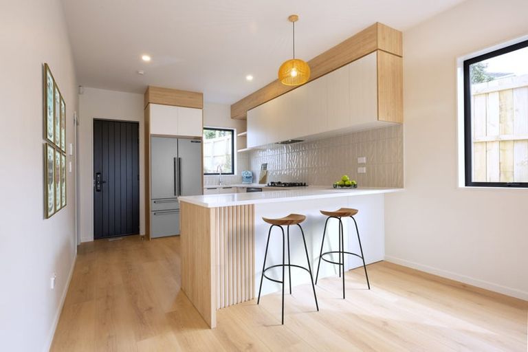 Photo of property in 12 Taupo Street, Green Bay, Auckland, 0604