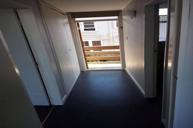 Photo of property in Beresford Apartments, 5/118 Russell Terrace, Berhampore, Wellington, 6023