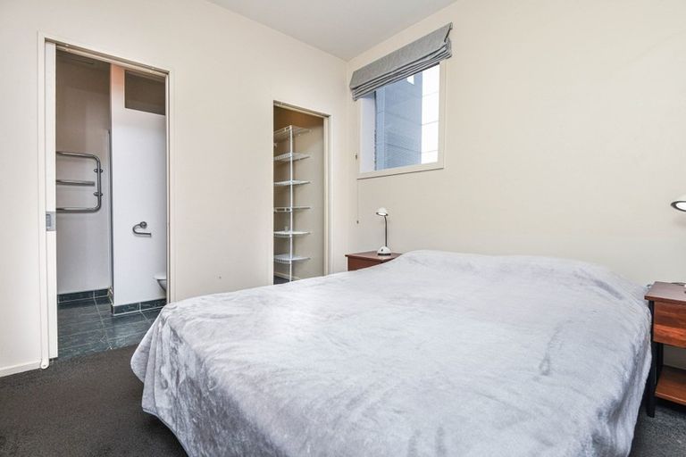 Photo of property in Atrium Towers, 8j/154 The Terrace, Wellington Central, Wellington, 6011