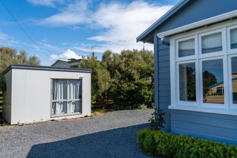 Photo of property in 14 Moana Street, Kaka Point, 9271