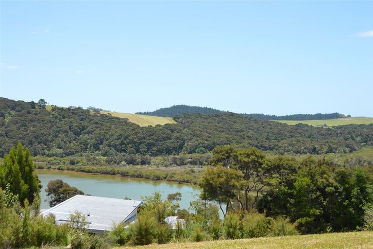 Photo of property in 14 Waterview Place, Haruru, 0204