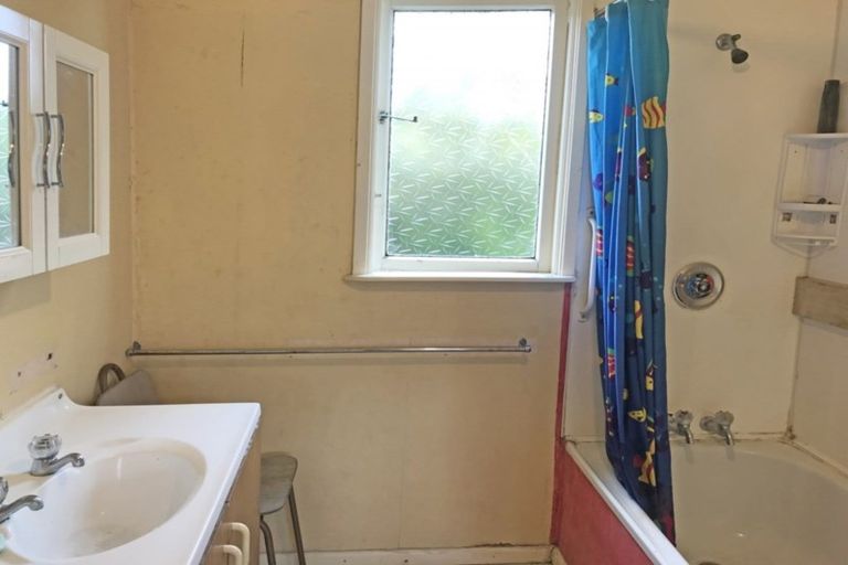 Photo of property in 43 Cromer Street, Balclutha, 9230