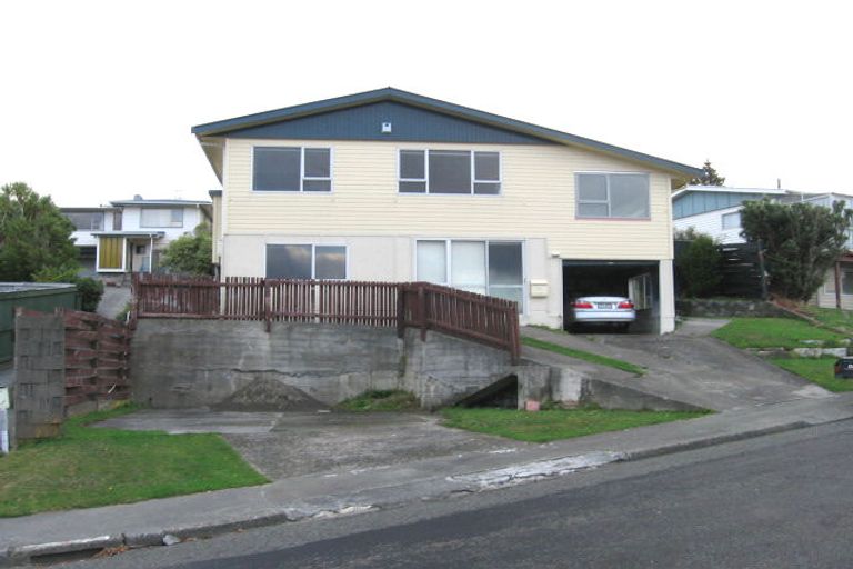 Photo of property in 32 Carluke Street, Paparangi, Wellington, 6037