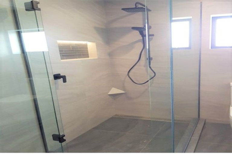 Photo of property in 1 Opaoa Way, Aotea, Porirua, 5024