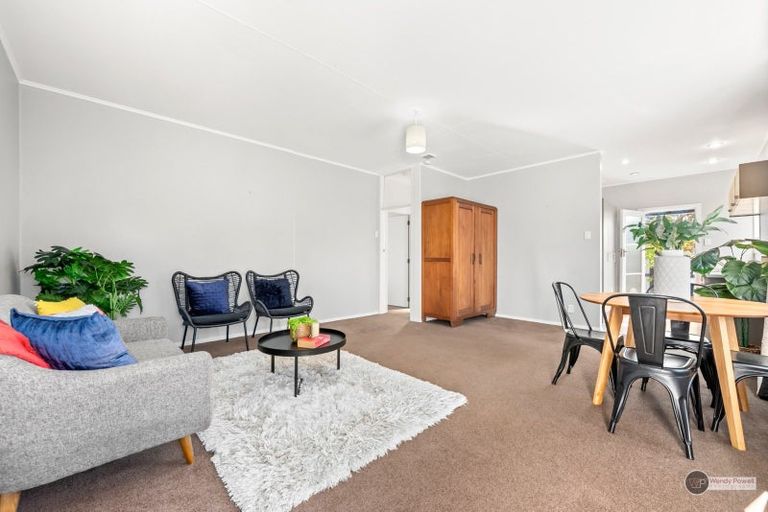 Photo of property in 2/2 Bentinck Street, Wallaceville, Upper Hutt, 5018