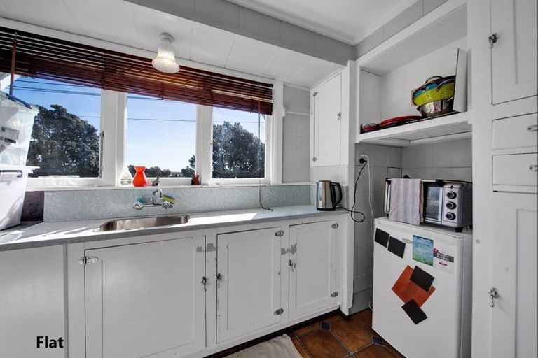 Photo of property in 82 Barrett Street, Westown, New Plymouth, 4310