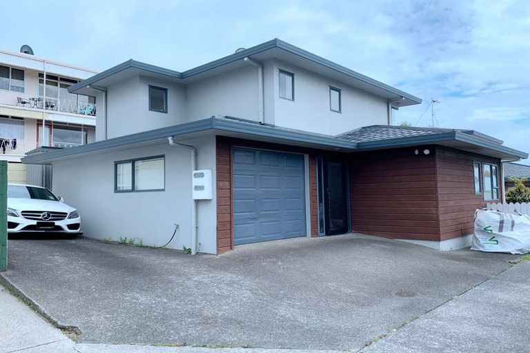 Photo of property in 217a Onewa Road, Birkenhead, Auckland, 0626
