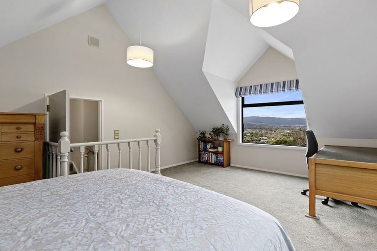 Photo of property in 2 Dunleith Grove, Silverstream, Upper Hutt, 5019