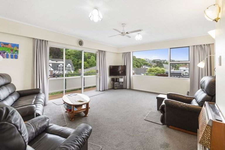 Photo of property in 13 Fyvie Avenue, Tawa, Wellington, 5028