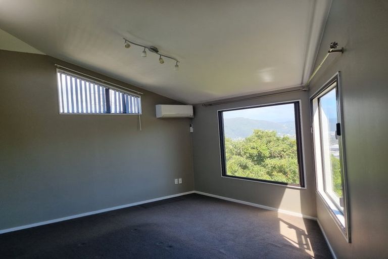 Photo of property in 14 Kekeno Grove, Tirohanga, Lower Hutt, 5010