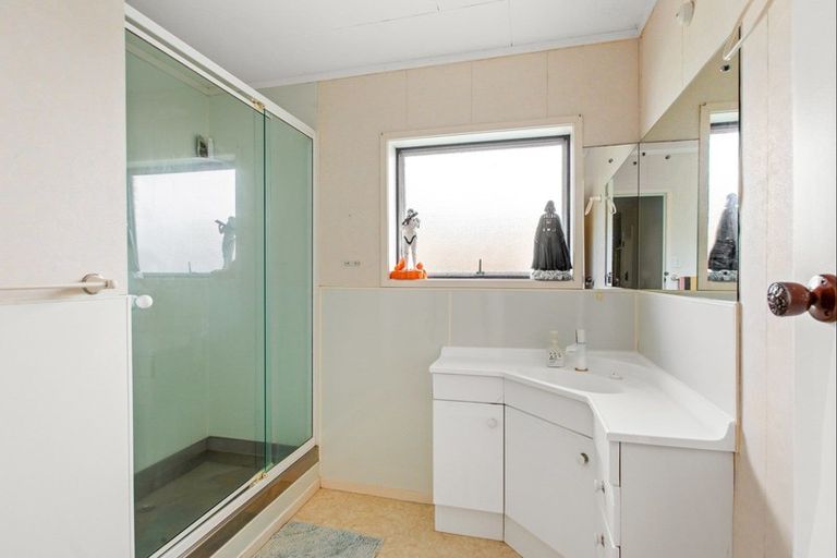 Photo of property in 20 Edgewater Grove, Orewa, 0931