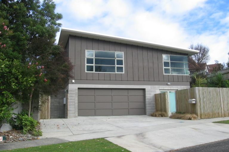 Photo of property in 19 Springdale Grove, Fitzherbert, Palmerston North, 4410