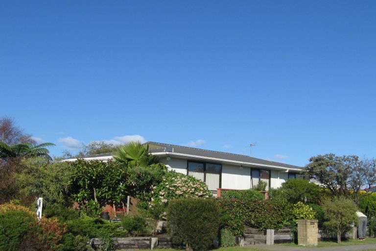 Photo of property in 10 Robert Grove, Paraparaumu, 5032